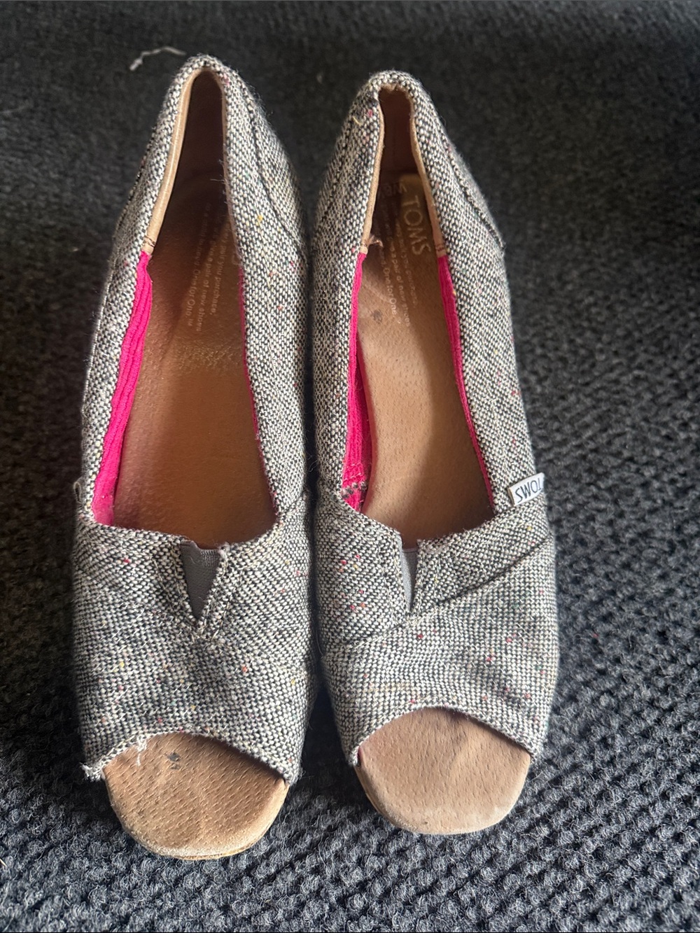Toms size 8.5 Gray Tweed Peep-Toe Flats with Bright Pink Lining